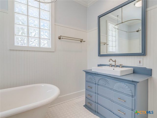 351 N Guenther Avenue, New Braunfels, TX 78130