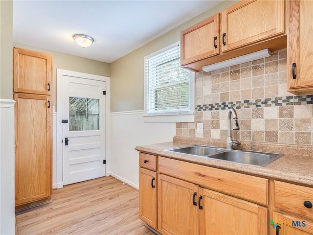 351 N Guenther Avenue, New Braunfels, TX 78130