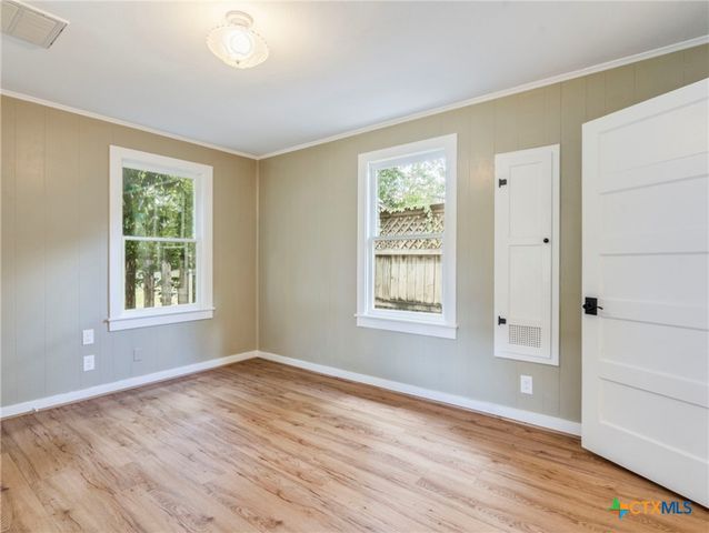 351 N Guenther Avenue, New Braunfels, TX 78130