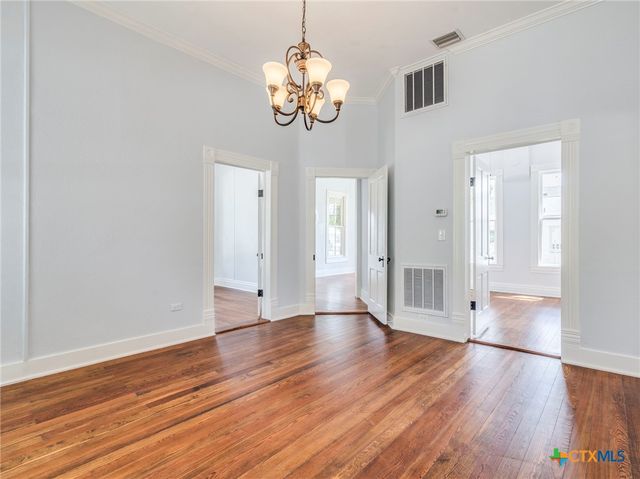 351 N Guenther Avenue, New Braunfels, TX 78130