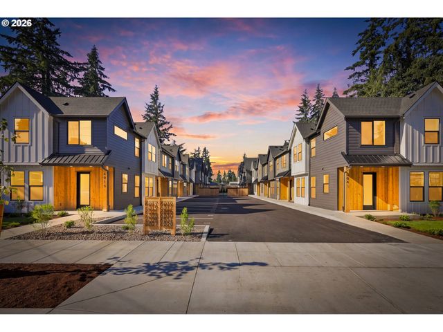6017 Se TENINO St A, Portland, OR 97206