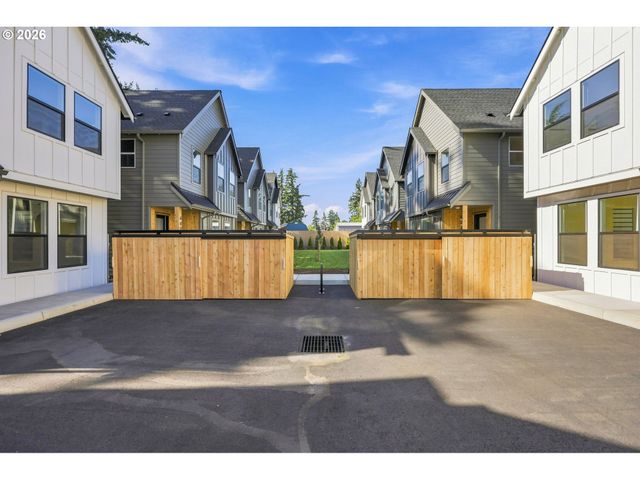 6017 Se TENINO St A, Portland, OR 97206