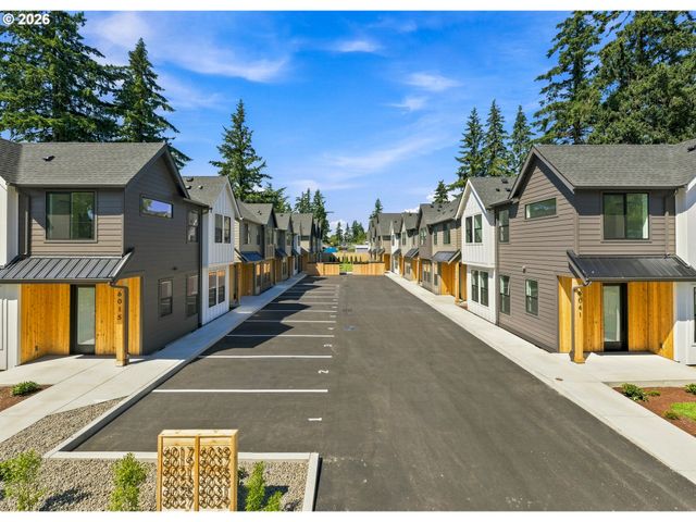 6017 Se TENINO St A, Portland, OR 97206