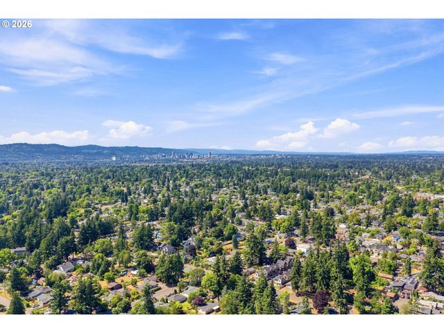 6017 Se TENINO St A, Portland, OR 97206