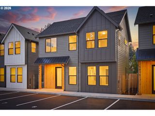 6017 Se TENINO St A, Portland, OR 97206