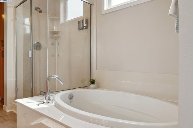 303 Bowsman Ct 144, Oakland, CA 94601