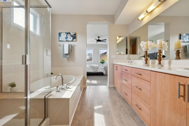 303 Bowsman Ct 144, Oakland, CA 94601