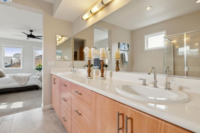 303 Bowsman Ct 144, Oakland, CA 94601