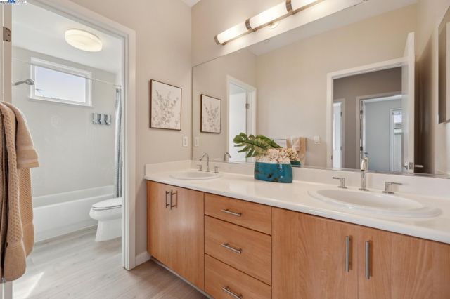303 Bowsman Ct 144, Oakland, CA 94601