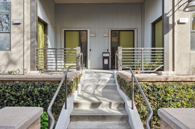 303 Bowsman Ct 144, Oakland, CA 94601
