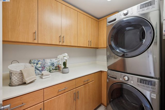 303 Bowsman Ct 144, Oakland, CA 94601