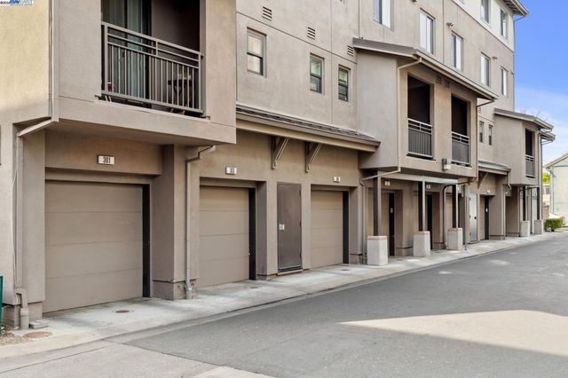 303 Bowsman Ct 144, Oakland, CA 94601