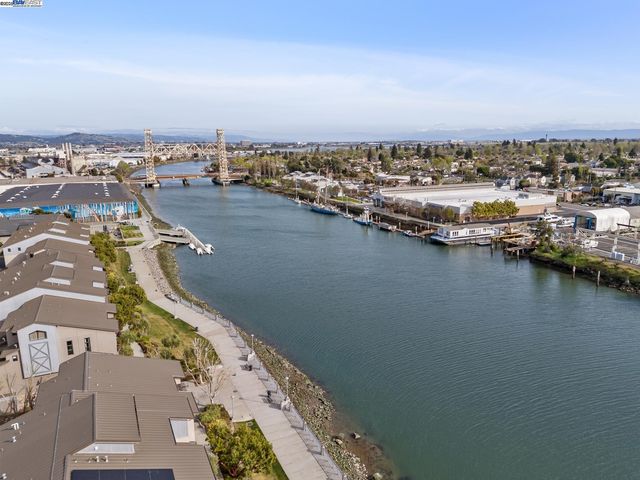 303 Bowsman Ct 144, Oakland, CA 94601