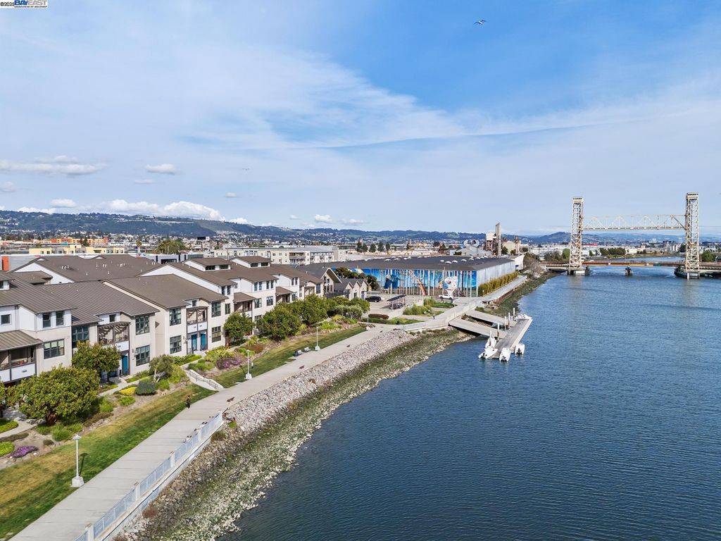 303 Bowsman Ct 144, Oakland, CA 94601