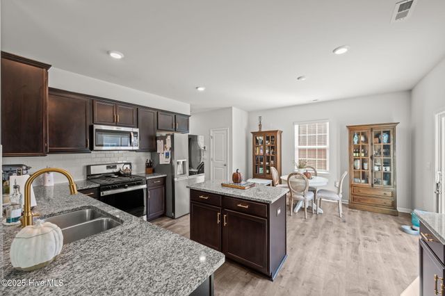 1012 Kellie Court, New Bern, NC 28562