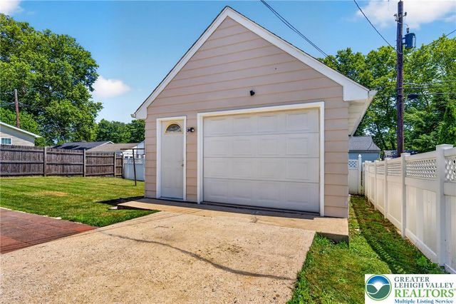 1933 Eastman Avenue, Bethlehem City, PA 18018