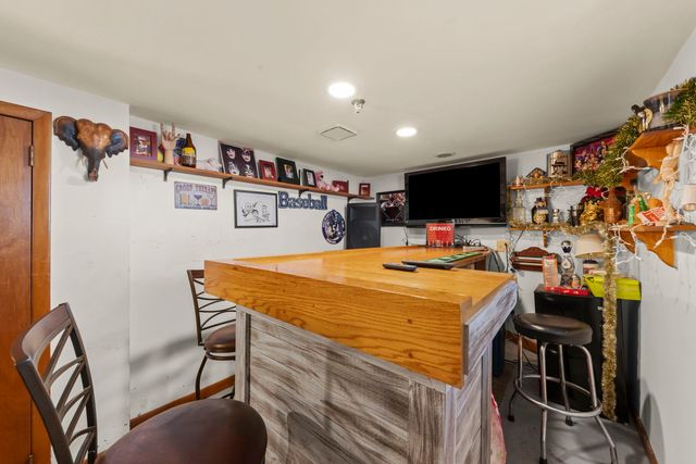 8440 Joliet Road, Mccook, IL 60525