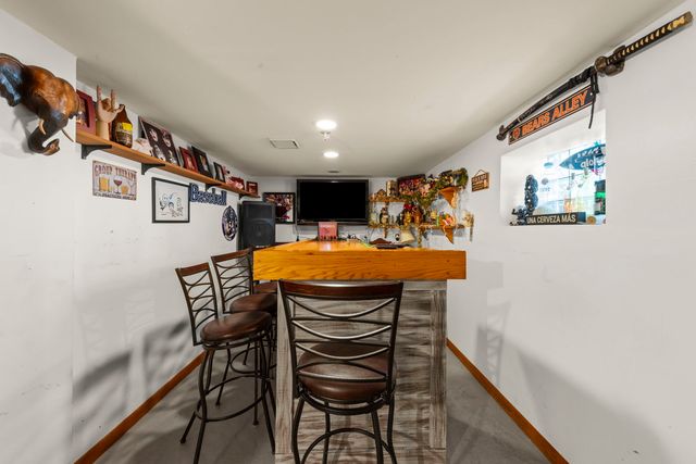 8440 Joliet Road, Mccook, IL 60525