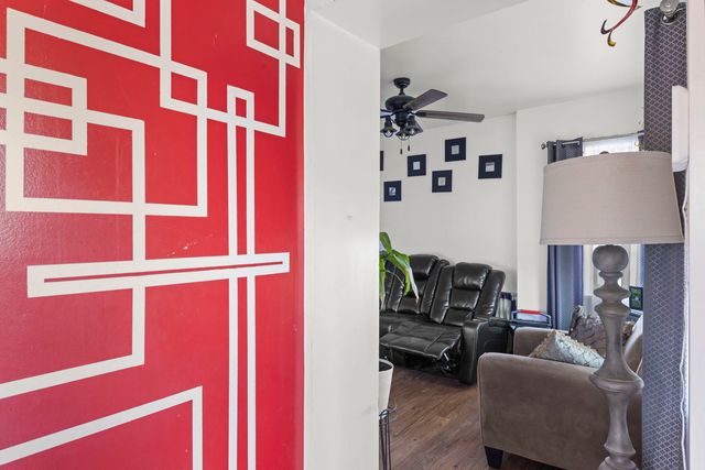 8440 Joliet Road, Mccook, IL 60525