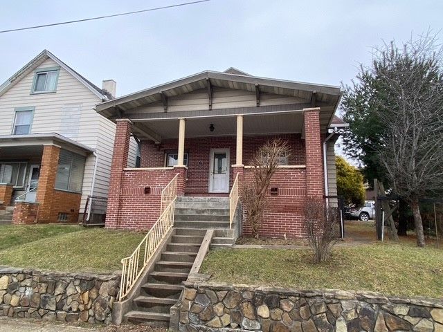 836 Duss Ave, Ambridge, PA 15003