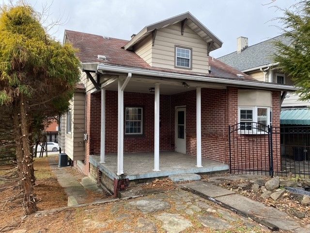 836 Duss Ave, Ambridge, PA 15003