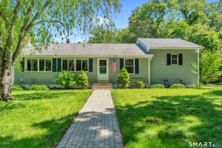 13 Foxcroft Road, East Lyme, CT 06357