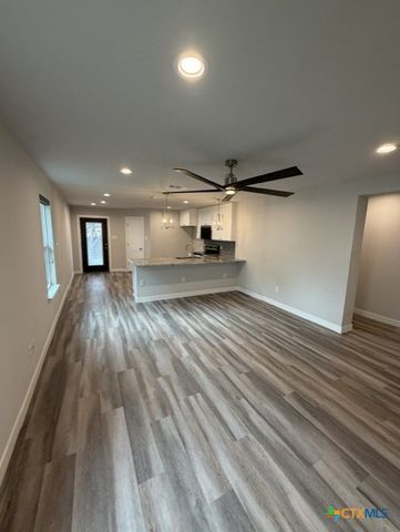191 Valero Drive, San Marcos, TX 78666