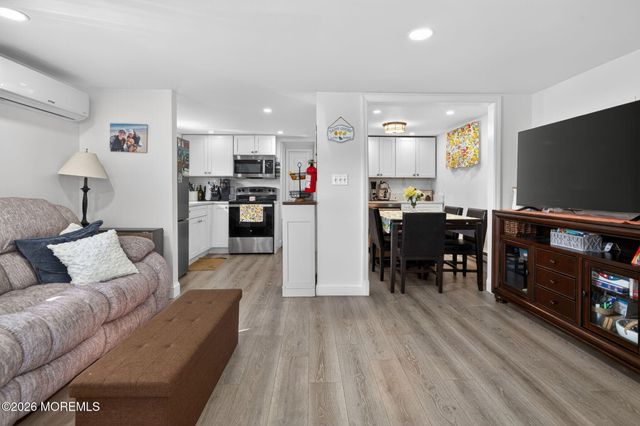 69 Dalby Place, North Middletown, NJ 07748