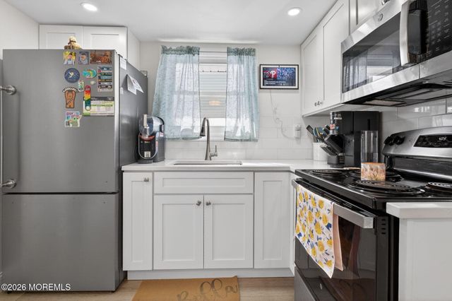 69 Dalby Place, North Middletown, NJ 07748