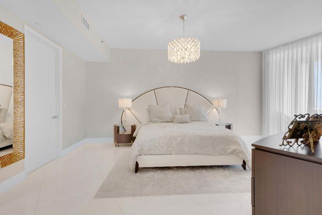 15811 COLLINS Avenue 2207, Sunny Isles Beach, FL 33160