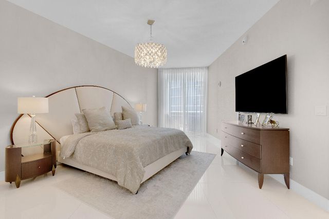 15811 COLLINS Avenue 2207, Sunny Isles Beach, FL 33160