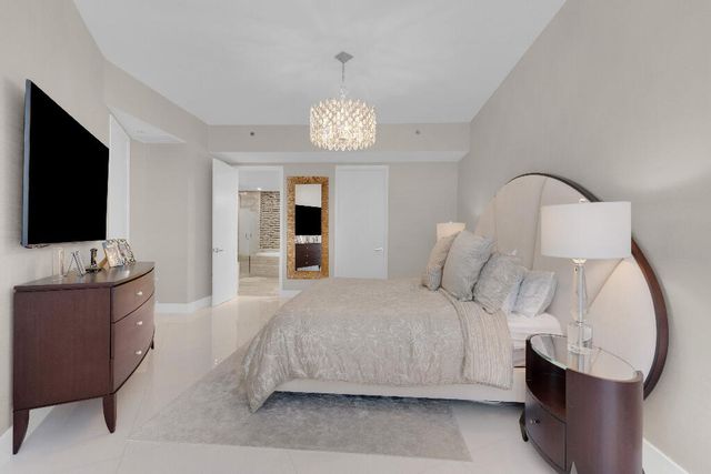 15811 COLLINS Avenue 2207, Sunny Isles Beach, FL 33160