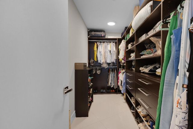 15811 COLLINS Avenue 2207, Sunny Isles Beach, FL 33160