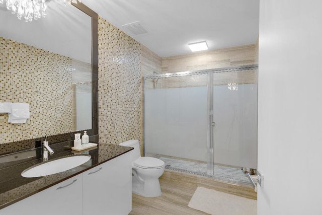 15811 COLLINS Avenue 2207, Sunny Isles Beach, FL 33160