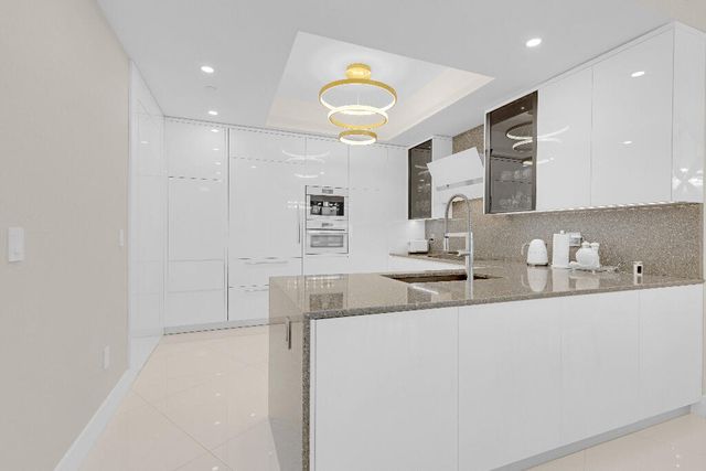 15811 COLLINS Avenue 2207, Sunny Isles Beach, FL 33160