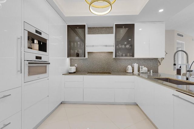 15811 COLLINS Avenue 2207, Sunny Isles Beach, FL 33160