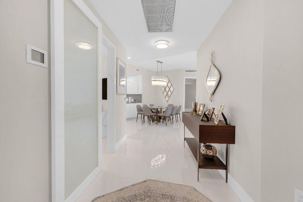 15811 COLLINS Avenue 2207, Sunny Isles Beach, FL 33160