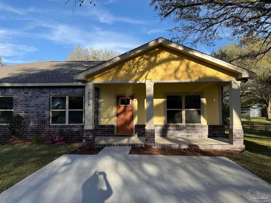 8636 Messick St B, Pensacola, FL 32534