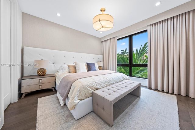 8162 NW 48th Ter, Doral, FL 33166