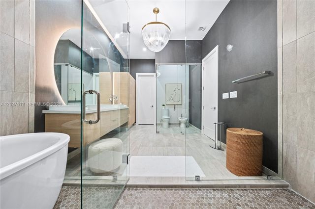 8162 NW 48th Ter, Doral, FL 33166