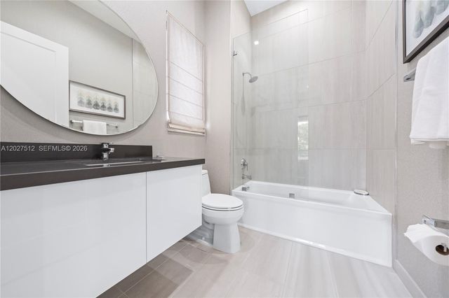 8162 NW 48th Ter, Doral, FL 33166