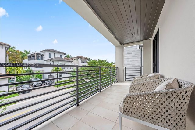 8162 NW 48th Ter, Doral, FL 33166