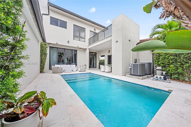 8162 NW 48th Ter, Doral, FL 33166