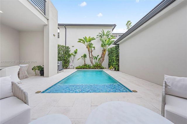 8162 NW 48th Ter, Doral, FL 33166