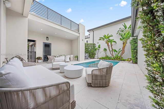 8162 NW 48th Ter, Doral, FL 33166