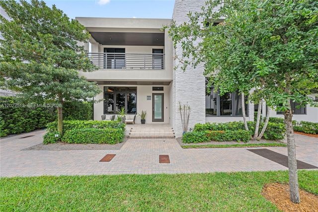 8162 NW 48th Ter, Doral, FL 33166