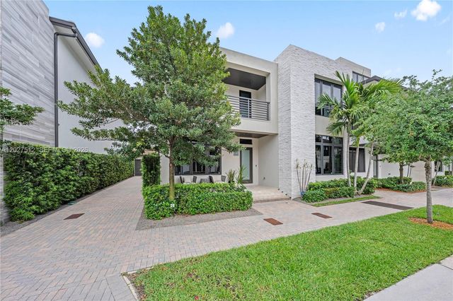 8162 NW 48th Ter, Doral, FL 33166