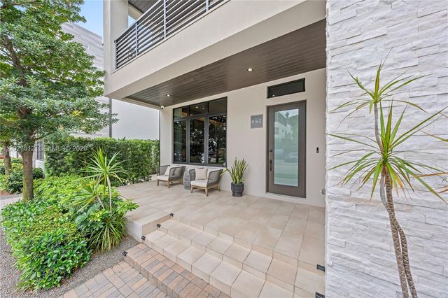 8162 NW 48th Ter, Doral, FL 33166