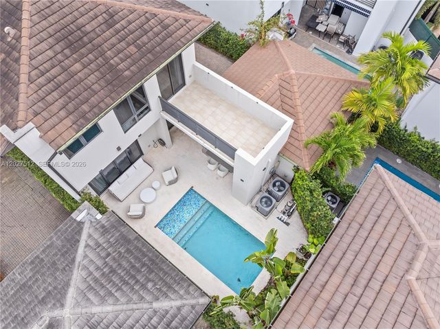 8162 NW 48th Ter, Doral, FL 33166