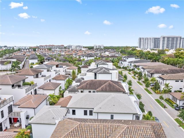 8162 NW 48th Ter, Doral, FL 33166